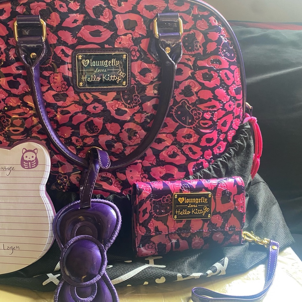 Loungefly Hello kitty Vintage Handbag and Wristlet-Rare